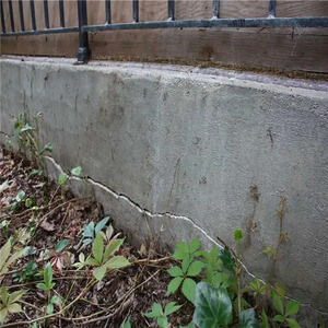 crack in concrete foundation